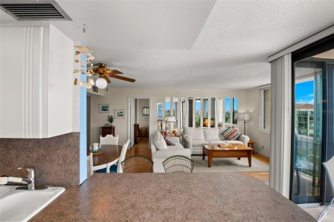 Condo in Saint Petersburg, Florida, 2 bedrooms  № 1843130 - photo 12