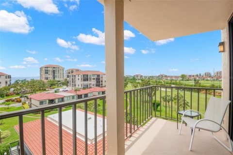 Condo in Saint Petersburg, Florida, 2 bedrooms  № 1843130 - photo 15