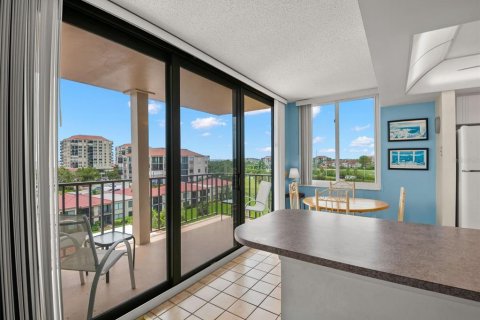 Condo in Saint Petersburg, Florida, 2 bedrooms  № 1843130 - photo 10
