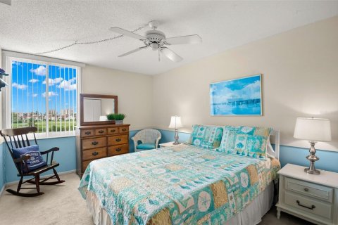 Condo in Saint Petersburg, Florida, 2 bedrooms  № 1843130 - photo 24