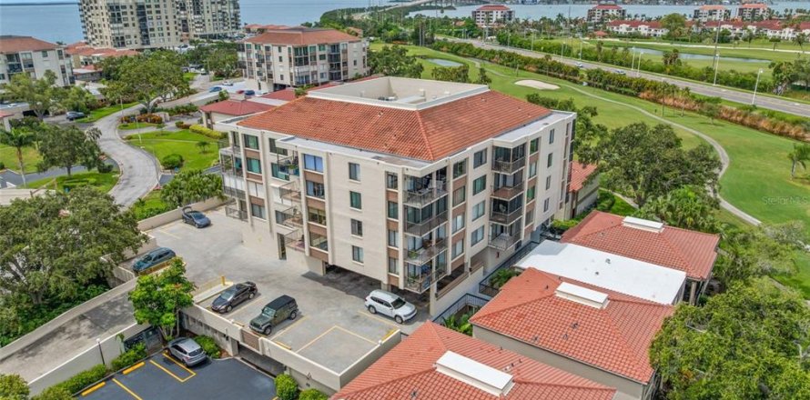 Condo in Saint Petersburg, Florida, 2 bedrooms № 1843130
