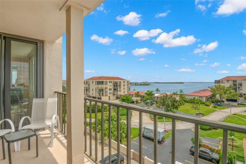 Condo in Saint Petersburg, Florida, 2 bedrooms  № 1843130 - photo 14