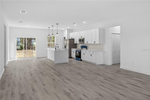 Villa ou maison à louer à Citrus Springs, Floride: 4 chambres, 164.81 m2 № 2150915 - photo 4