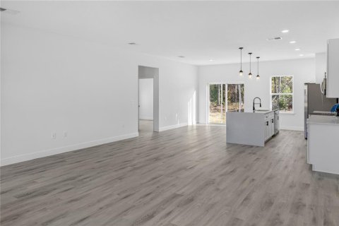 Villa ou maison à louer à Citrus Springs, Floride: 4 chambres, 164.81 m2 № 2150915 - photo 5
