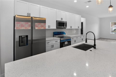 Villa ou maison à louer à Citrus Springs, Floride: 4 chambres, 164.81 m2 № 2150915 - photo 8
