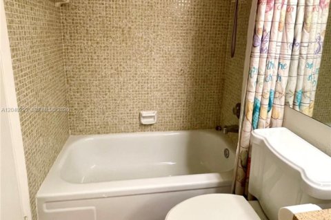 Снять в аренду кондоминиум в Дирфилд-Бич, Флорида 1 спальня, 68.56м2, № 2087180 - фото 20