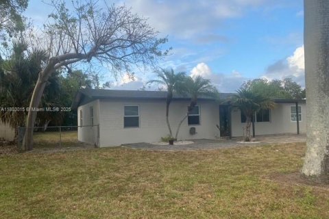 Casa en venta en Naples, Florida, 3 dormitorios, 119.75 m2 № 1934925 - foto 3