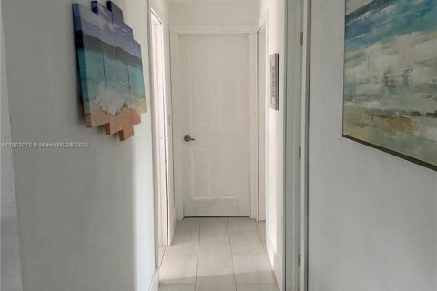 Casa en venta en Naples, Florida, 3 dormitorios, 119.75 m2 № 1934925 - foto 18