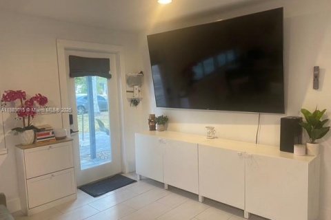 Casa en venta en Naples, Florida, 3 dormitorios, 119.75 m2 № 1934925 - foto 4