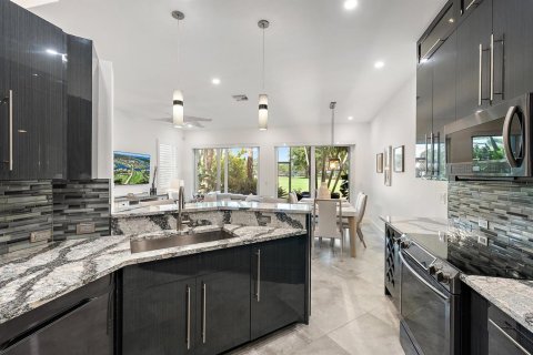 Townhouse in Palm Beach Gardens, Florida 3 bedrooms, 177.44 sq.m. № 2158434 - photo 12