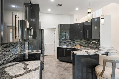Townhouse in Palm Beach Gardens, Florida 3 bedrooms, 177.44 sq.m. № 2158434 - photo 10