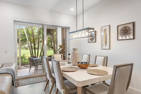 Townhouse in Palm Beach Gardens, Florida 3 bedrooms, 177.44 sq.m. № 2158434 - photo 8