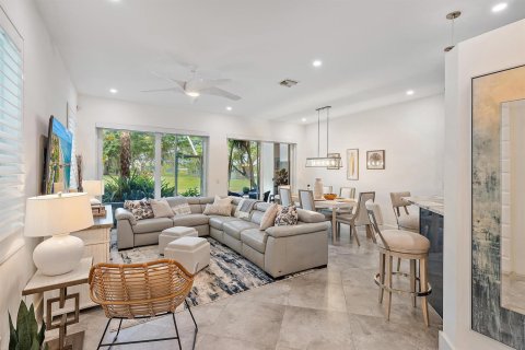 Townhouse in Palm Beach Gardens, Florida 3 bedrooms, 177.44 sq.m. № 2158434 - photo 6