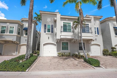 Townhouse in Palm Beach Gardens, Florida 3 bedrooms, 177.44 sq.m. № 2158434