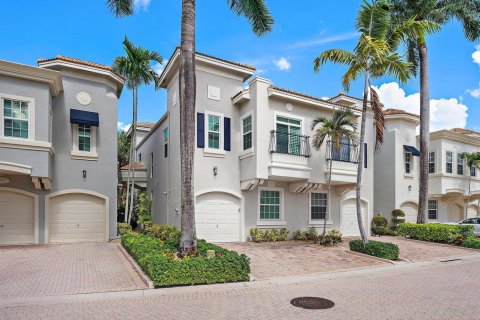 Townhouse in Palm Beach Gardens, Florida 3 bedrooms, 177.44 sq.m. № 2158434 - photo 2