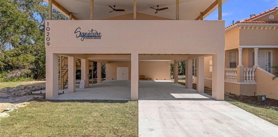 House in Homosassa, Florida 3 bedrooms, 150.97 sq.m. № 1543426