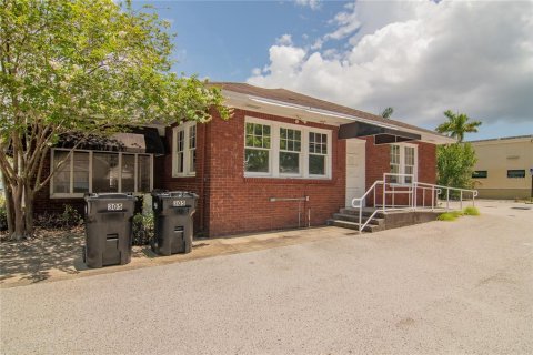 Propiedad comercial en alquiler en Tampa, Florida, 440.45 m2 № 1561607 - foto 3