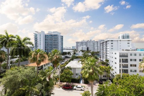 Купить кондоминиум в Майами-Бич, Флорида 2 спальни, 81.75м2, № 1967820 - фото 14