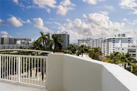 Купить кондоминиум в Майами-Бич, Флорида 2 спальни, 81.75м2, № 1967820 - фото 15