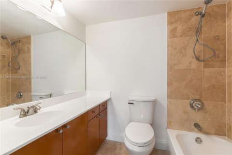 Купить кондоминиум в Майами-Бич, Флорида 2 спальни, 81.75м2, № 1967820 - фото 11