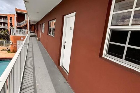 Купить кондоминиум в Хайалиа, Флорида 2 спальни, 81.29м2, № 2047169 - фото 21