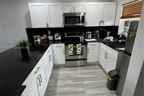 Купить кондоминиум в Хайалиа, Флорида 2 спальни, 81.29м2, № 2047169 - фото 3