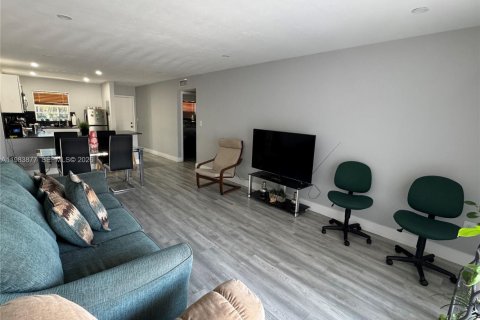 Купить кондоминиум в Хайалиа, Флорида 2 спальни, 81.29м2, № 2047169 - фото 7