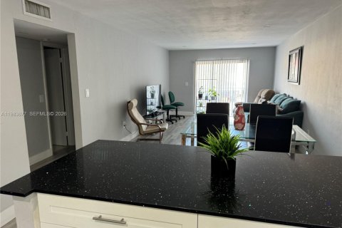 Купить кондоминиум в Хайалиа, Флорида 2 спальни, 81.29м2, № 2047169 - фото 6