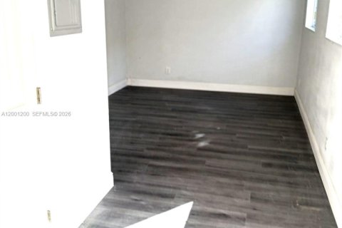 House in Miami, Florida 4 bedrooms, 128.48 sq.m. № 2065228 - photo 23