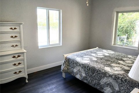 House in Miami, Florida 4 bedrooms, 128.48 sq.m. № 2065228 - photo 13