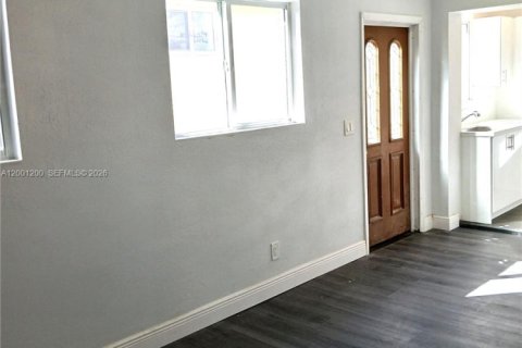 House in Miami, Florida 4 bedrooms, 128.48 sq.m. № 2065228 - photo 21