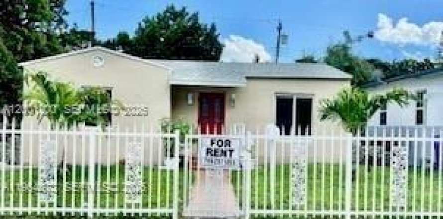 House in Miami, Florida 4 bedrooms, 128.48 sq.m. № 2065228