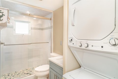 Condominio en venta en Bradenton Beach, Florida, 2 dormitorios, 60.48 m2 № 1782779 - foto 11