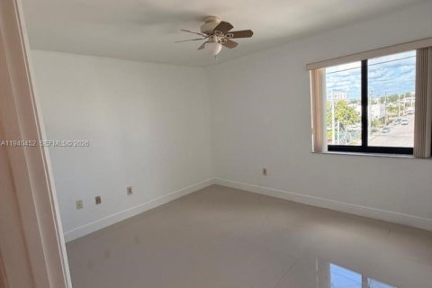 Apartment in Miami, Florida 1 bedroom, 63.17 sq.m. № 1997687 - photo 6