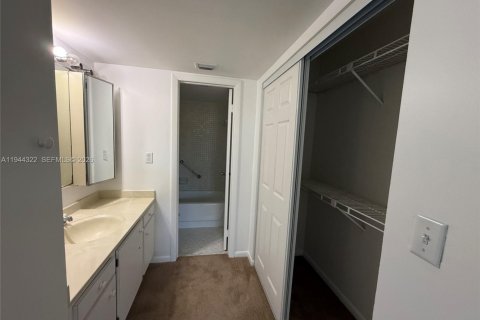 Купить кондоминиум в Пемброк-Пайнс, Флорида 2 спальни, 94.85м2, № 2003360 - фото 8