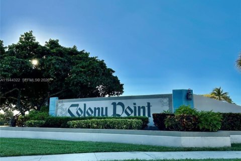 Condominio en Pembroke Pines, Florida, 2 dormitorios  № 2003360