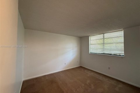 Купить кондоминиум в Пемброк-Пайнс, Флорида 2 спальни, 94.85м2, № 2003360 - фото 3