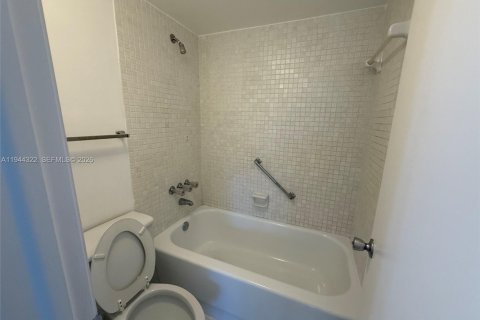 Купить кондоминиум в Пемброк-Пайнс, Флорида 2 спальни, 94.85м2, № 2003360 - фото 9