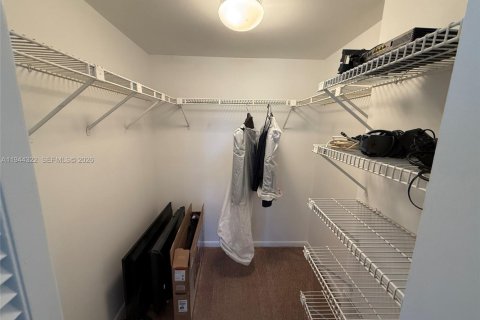 Купить кондоминиум в Пемброк-Пайнс, Флорида 2 спальни, 94.85м2, № 2003360 - фото 4