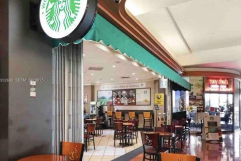 Condo in Miami, Florida, 2 bedrooms № 1991581 - photo 24