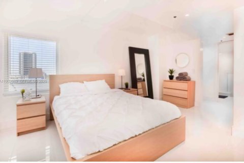 Condo in Miami, Florida, 2 bedrooms № 1991581 - photo 16