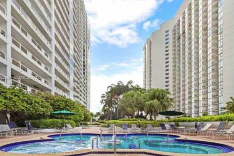 Condo in Miami, Florida, 2 bedrooms № 1991581 - photo 20