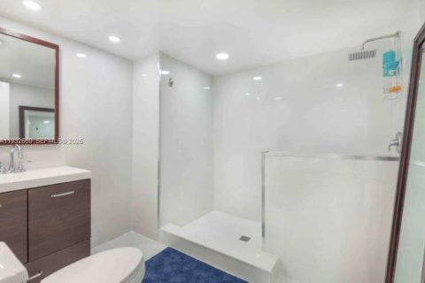 Condo in Miami, Florida, 2 bedrooms № 1991581 - photo 19