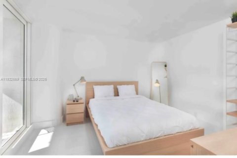 Condo in Miami, Florida, 2 bedrooms № 1991581 - photo 12