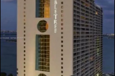 Condo in Miami, Florida, 2 bedrooms № 1991581 - photo 26