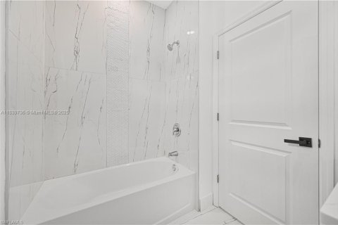 Купить виллу или дом в Форт Майерс, Флорида 4 спальни, № 1957881 - фото 15