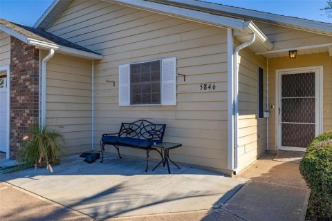 House in Zephyrhills, Florida 2 bedrooms, 133.22 sq.m. № 1716716 - photo 3