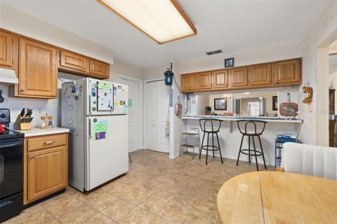 House in Zephyrhills, Florida 2 bedrooms, 133.22 sq.m. № 1716716 - photo 8