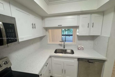 Copropriété à louer à Miami, Floride: 2 chambres, 89.65 m2 № 1957100 - photo 10