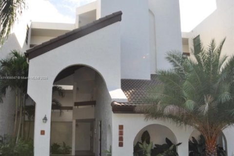 Copropriété à louer à Miami, Floride: 2 chambres, 89.65 m2 № 1957100 - photo 1